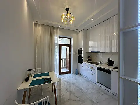 Kirayə verilir 3 otaqlı mənzil 130 m²