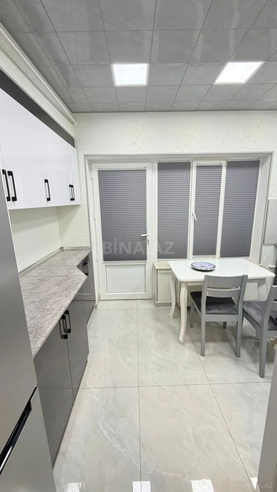 Kirayə verilir 4 otaqlı mənzil 100 m²