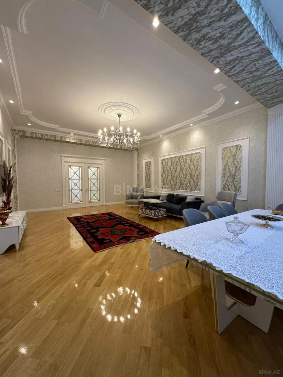 Satılır 4 otaqlı mənzil 230 m²