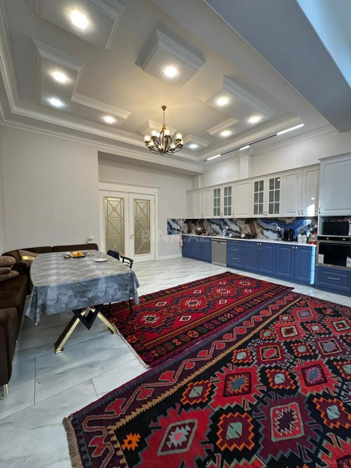Satılır 4 otaqlı mənzil 230 m²