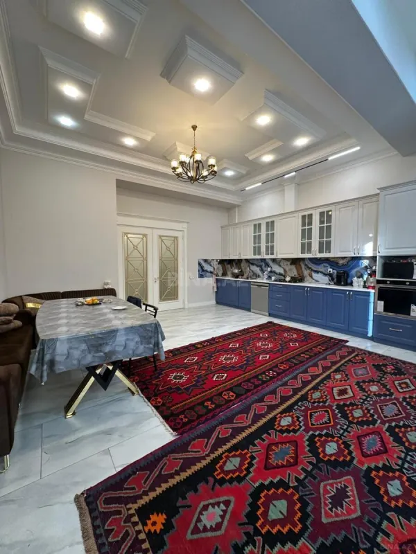 Satılır 4 otaqlı mənzil 230 m²