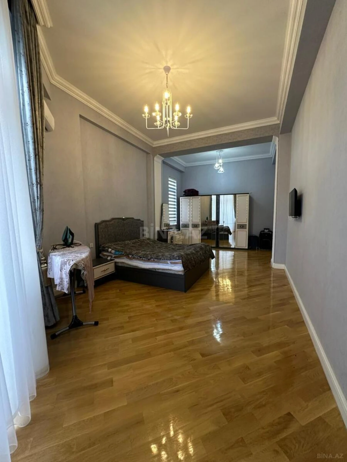 Satılır 4 otaqlı mənzil 230 m²