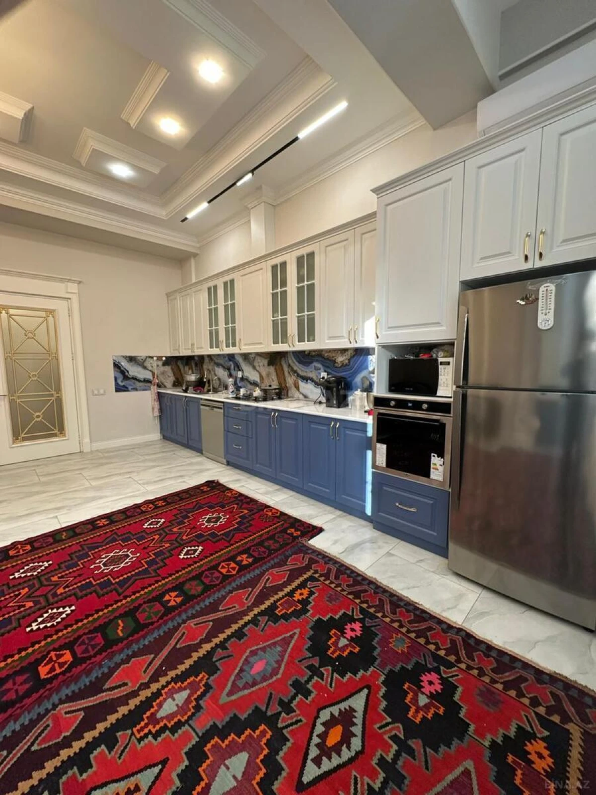 Satılır 4 otaqlı mənzil 230 m²
