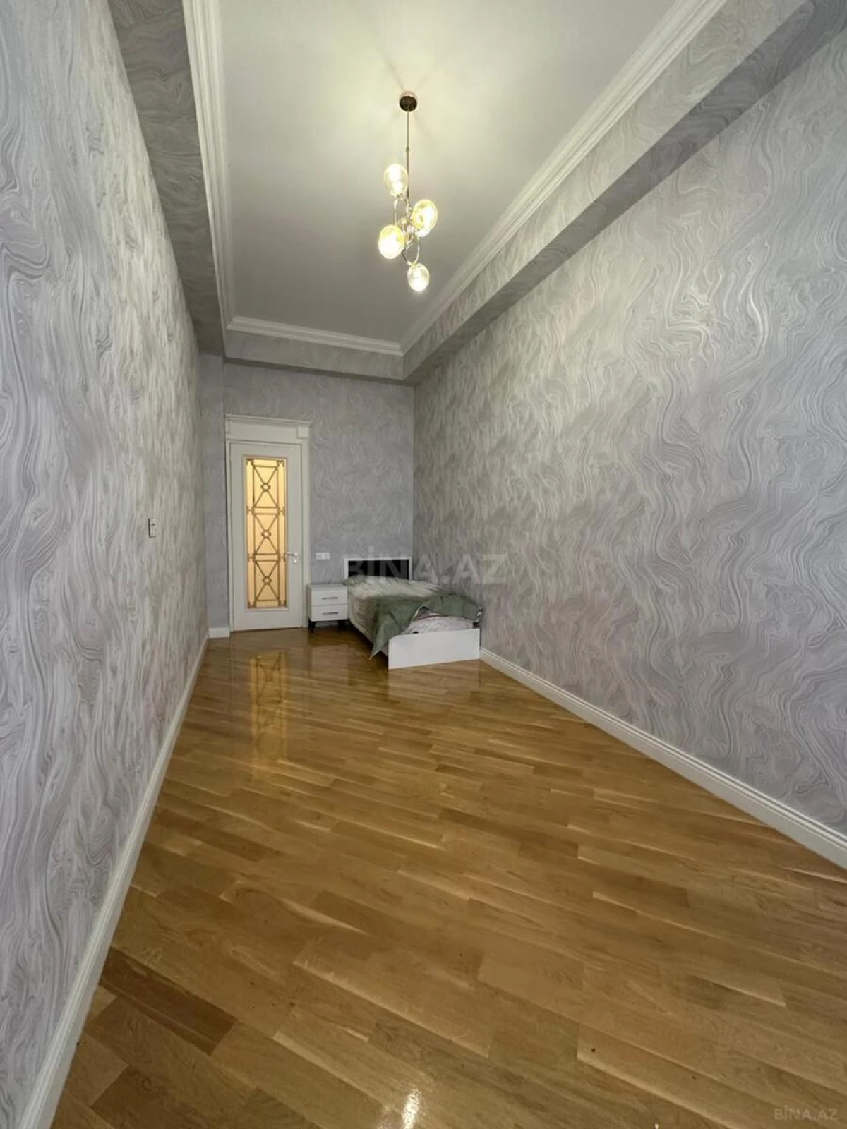Satılır 4 otaqlı mənzil 230 m²