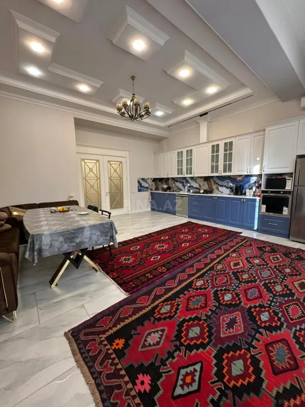 Satılır 4 otaqlı mənzil 230 m²