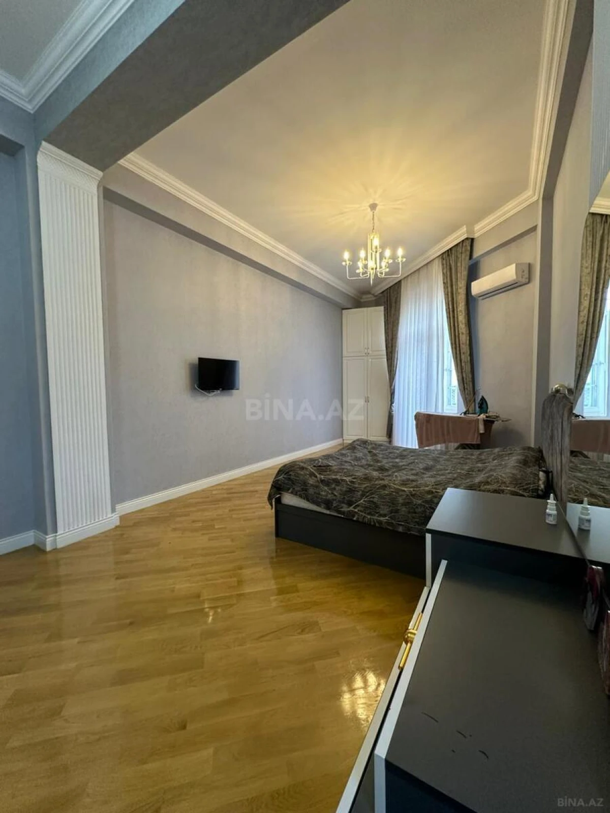 Satılır 4 otaqlı mənzil 230 m²