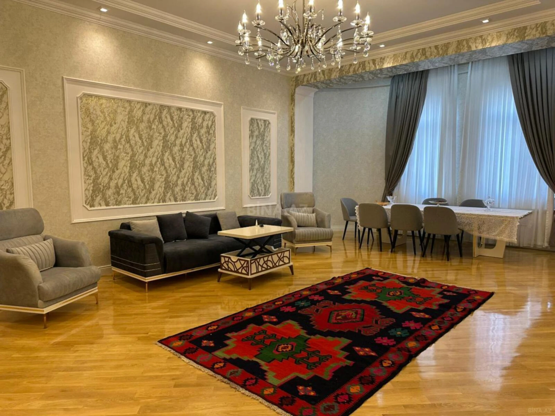 Satılır 4 otaqlı mənzil 230 m²