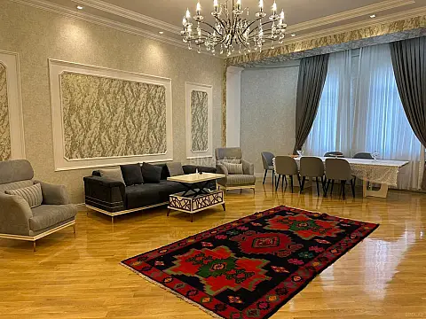 Satılır 4 otaqlı mənzil 230 m²