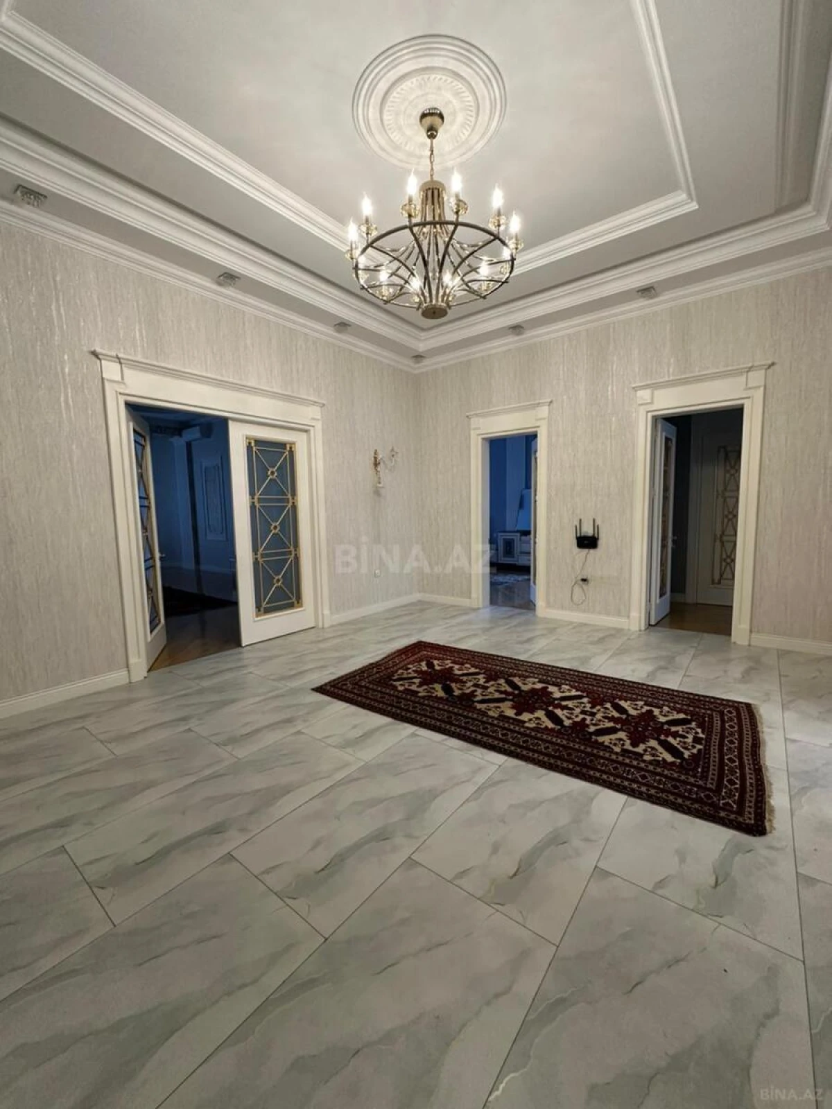 Satılır 4 otaqlı mənzil 230 m²