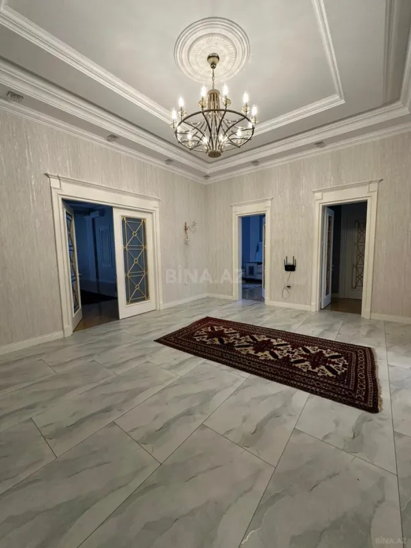 Satılır 4 otaqlı mənzil 230 m²