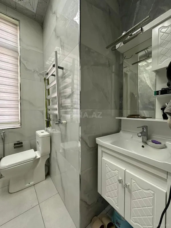 Satılır 4 otaqlı mənzil 230 m²