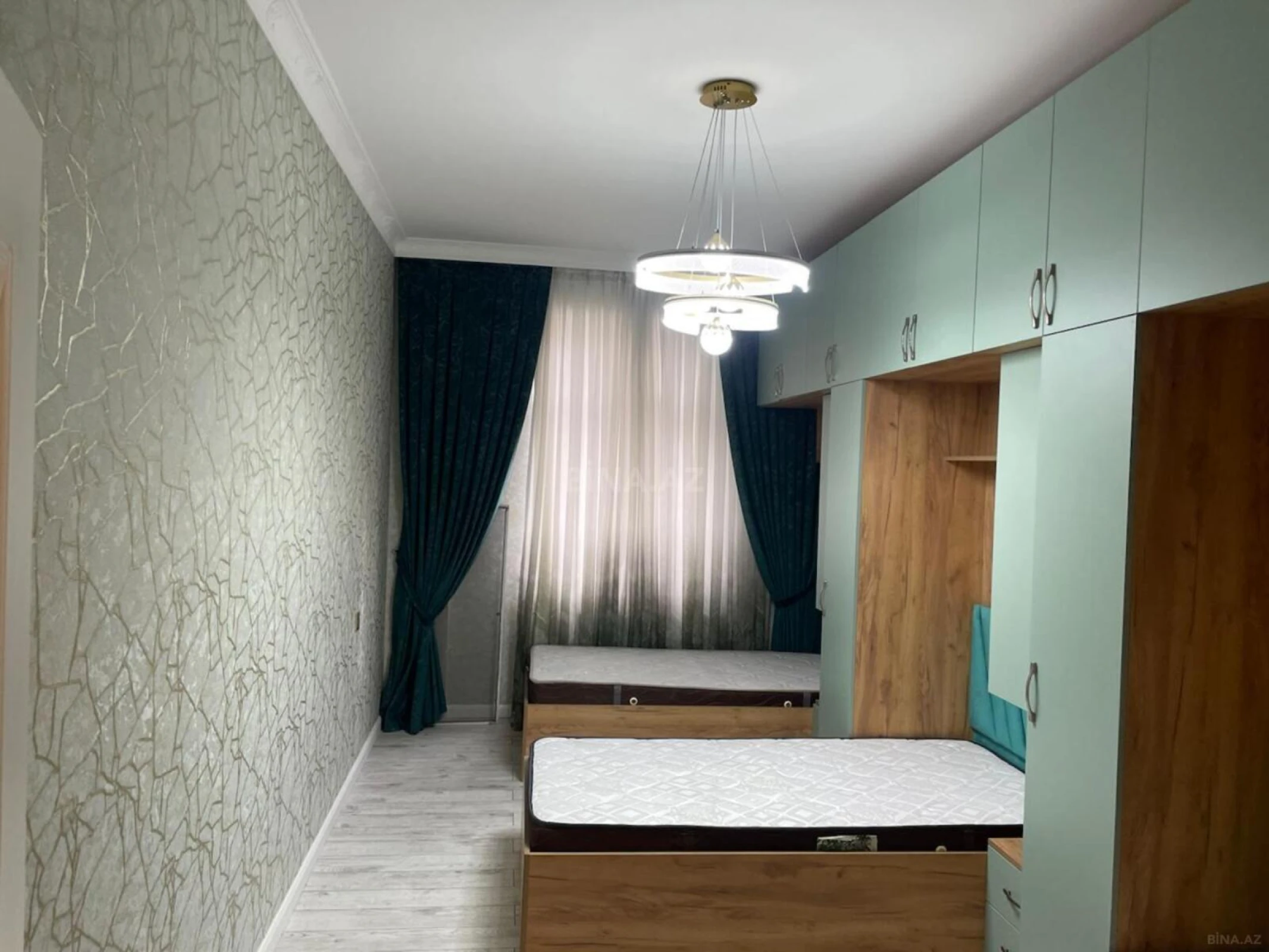 Satılır 3 otaqlı mənzil 145 m²