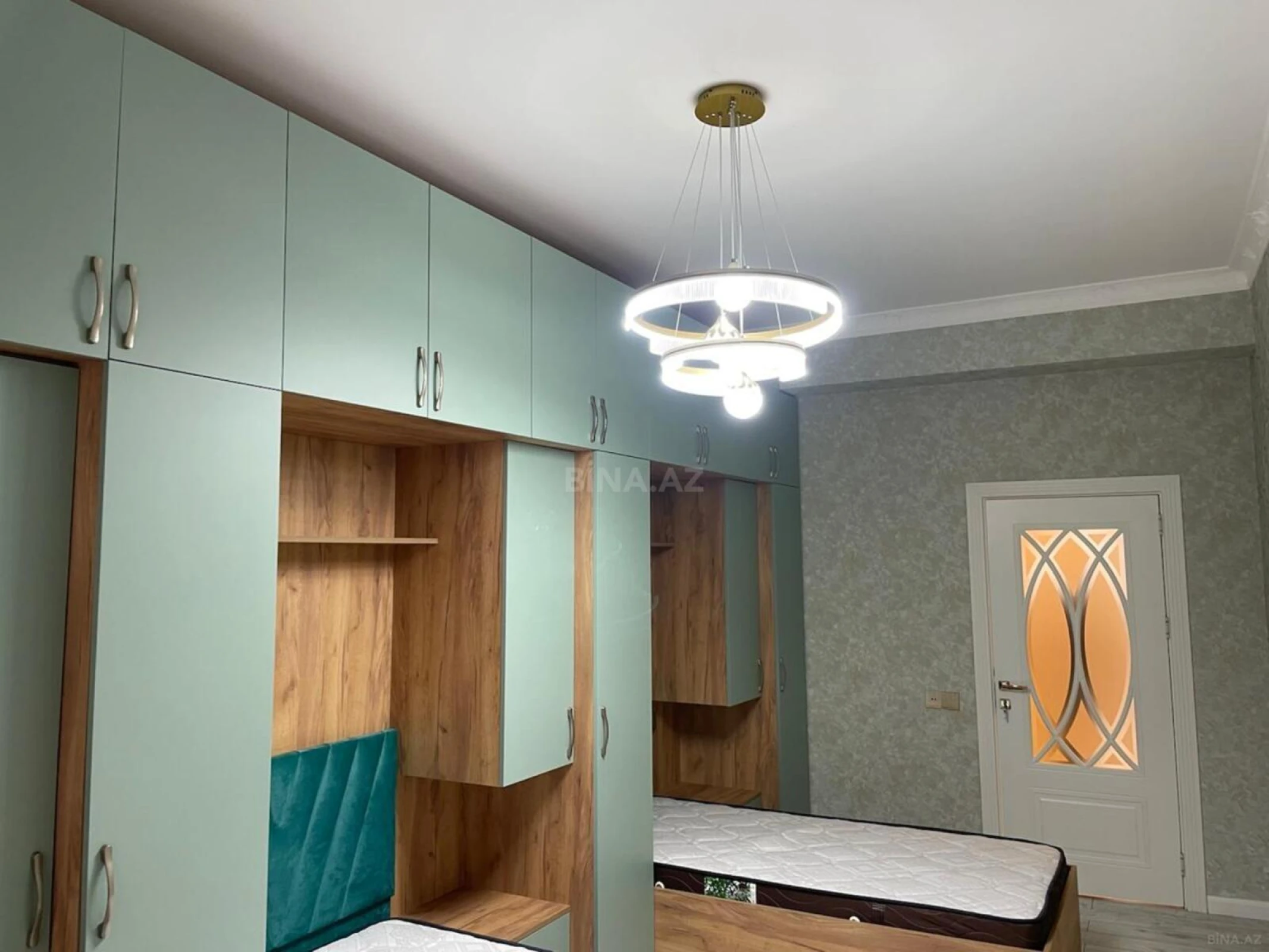 Satılır 3 otaqlı mənzil 145 m²