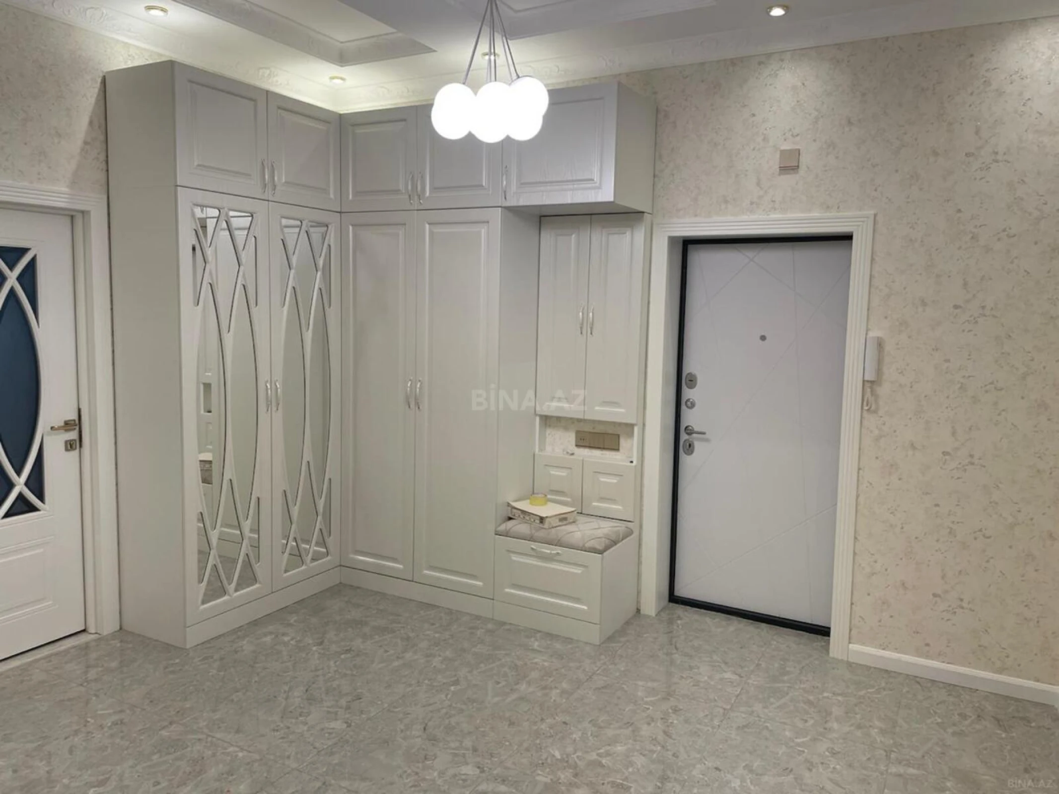 Satılır 3 otaqlı mənzil 145 m²