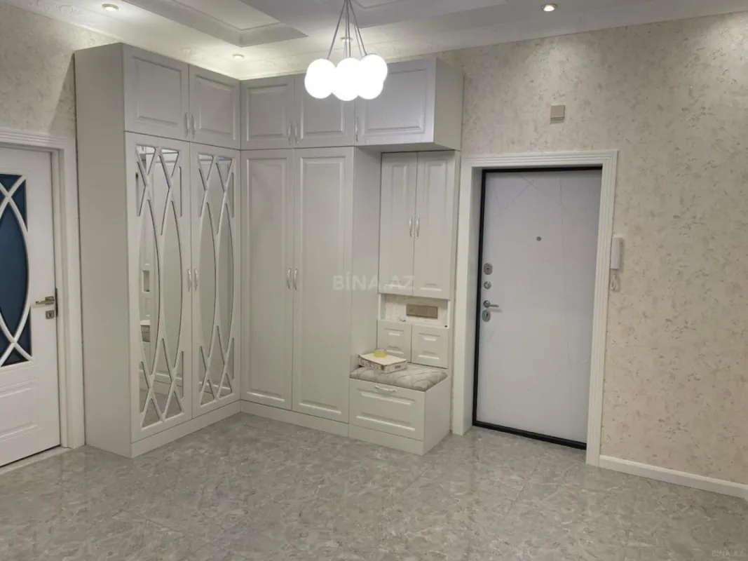 Satılır 3 otaqlı mənzil 145 m²