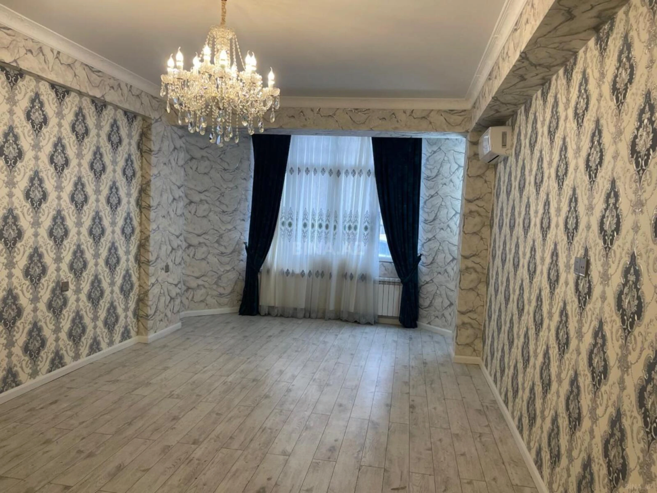 Satılır 3 otaqlı mənzil 145 m²