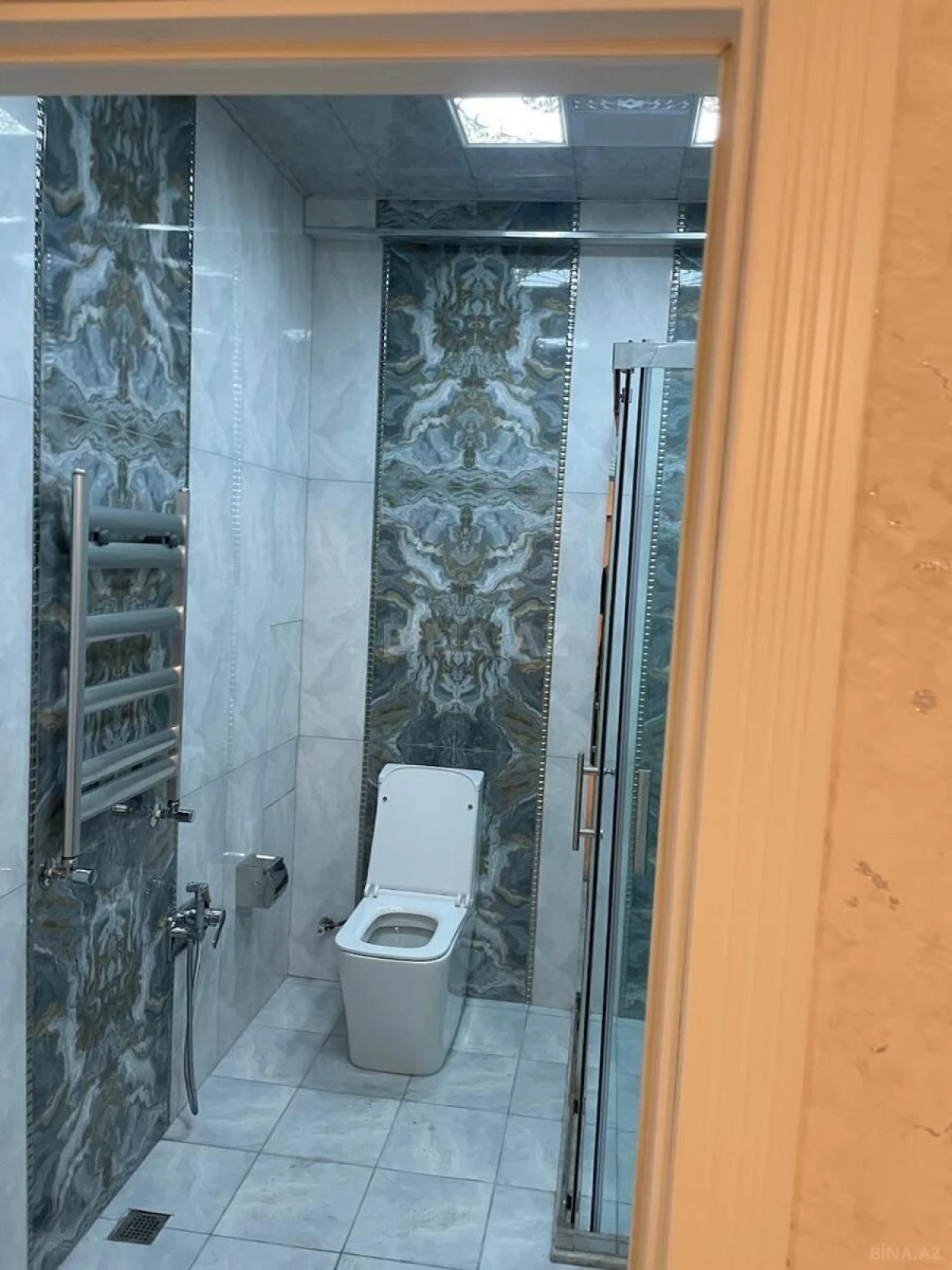Satılır 3 otaqlı mənzil 145 m²