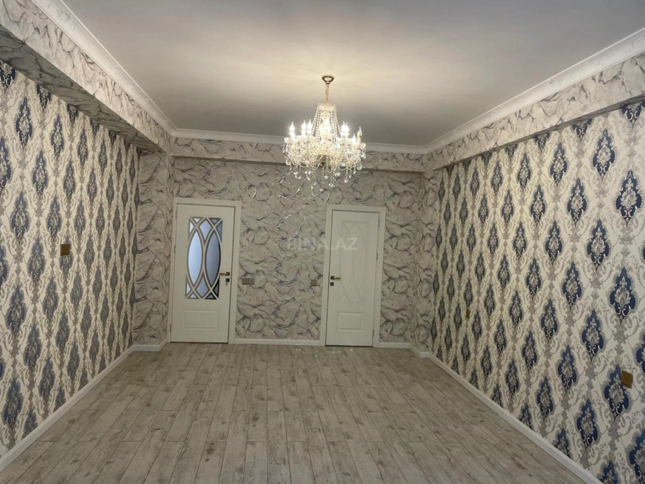 Satılır 3 otaqlı mənzil 145 m²
