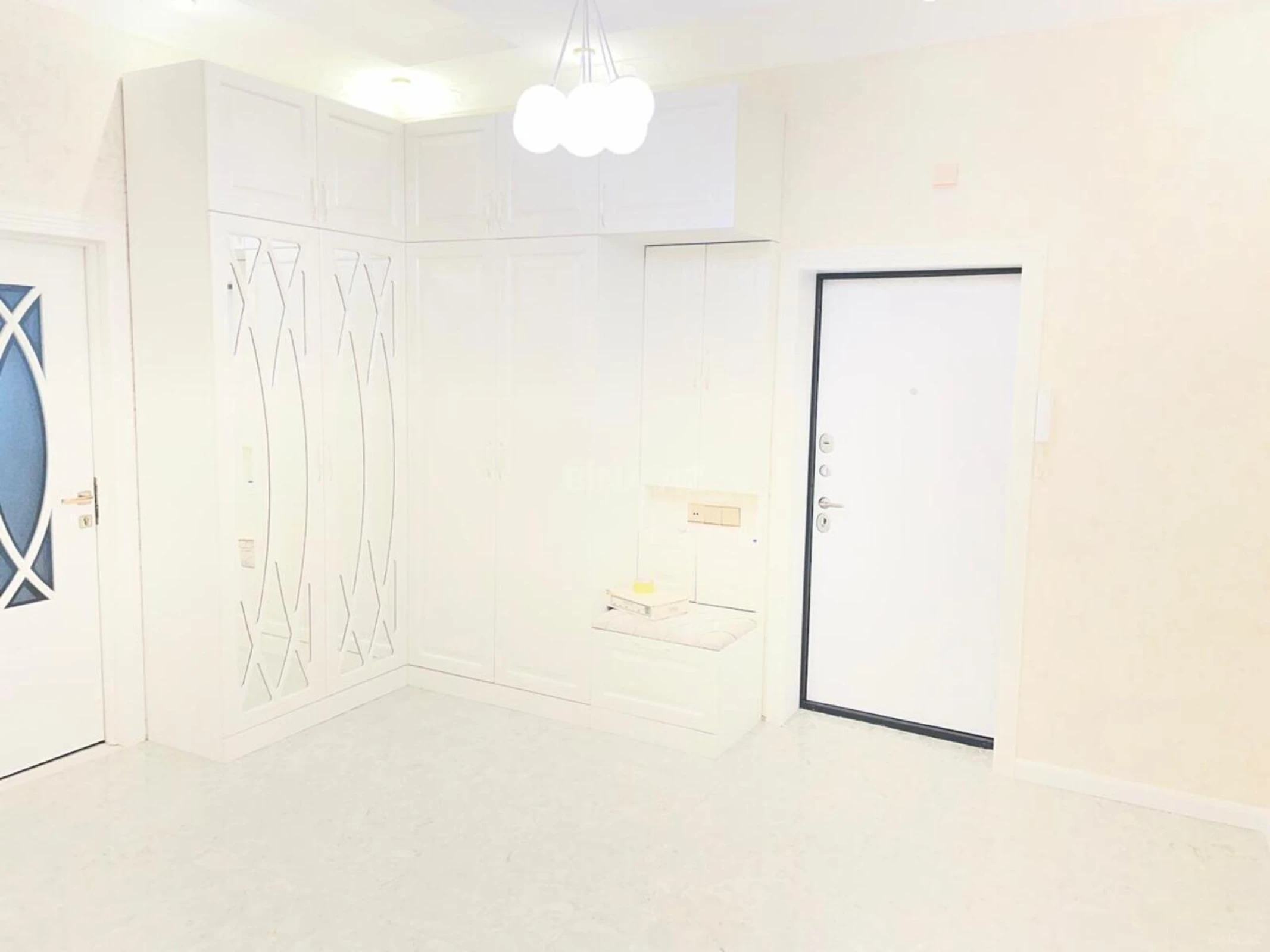 Satılır 3 otaqlı mənzil 145 m²