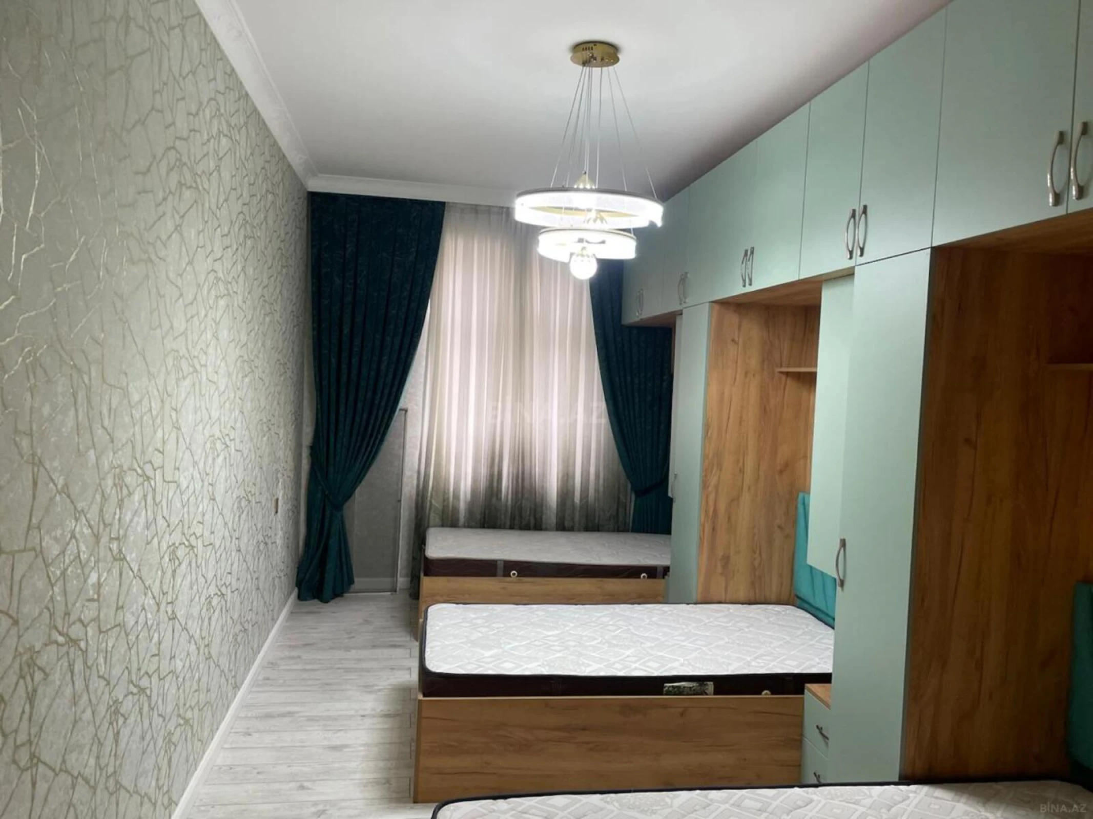Satılır 3 otaqlı mənzil 145 m²