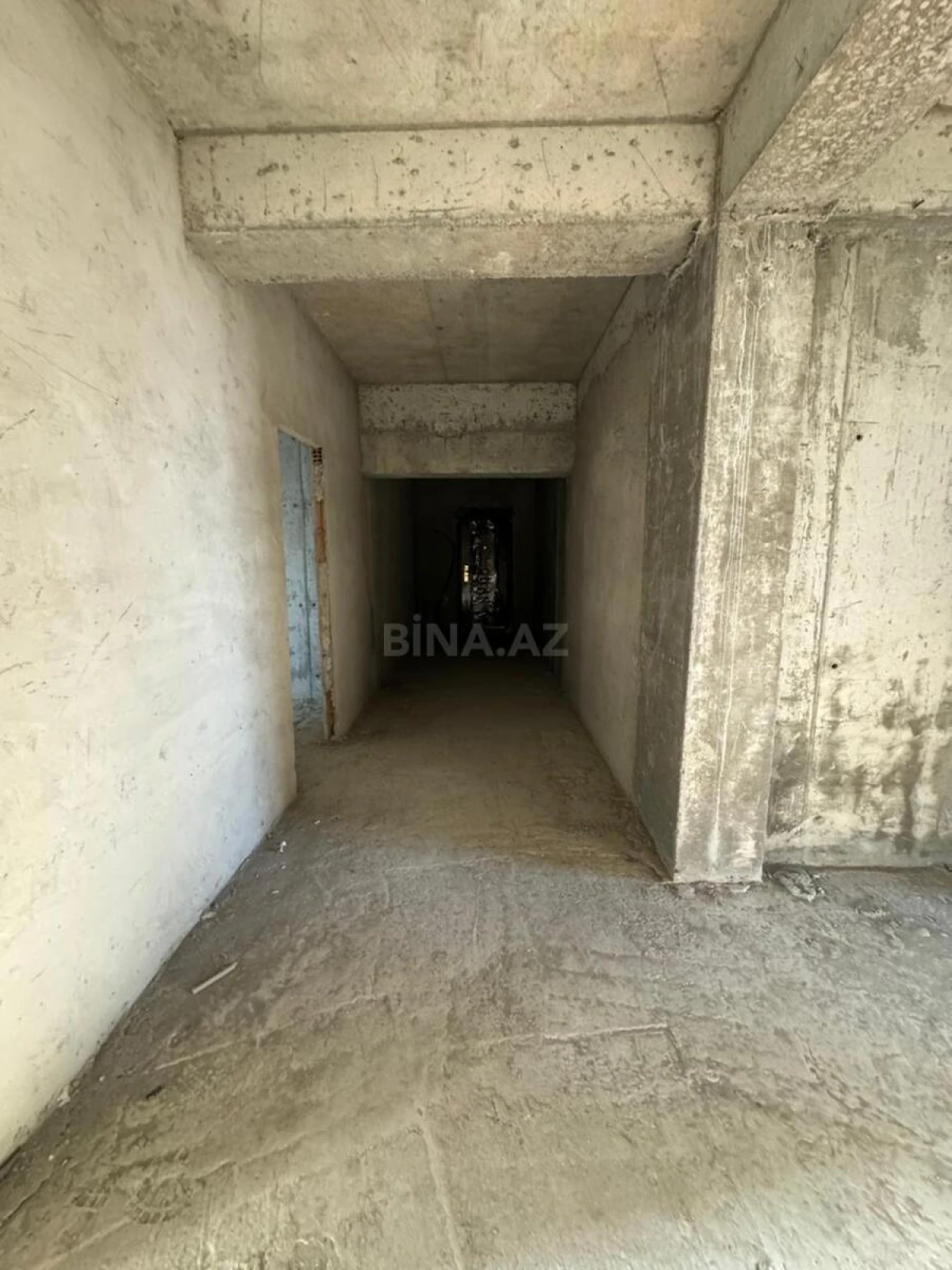 Satılır 3 otaqlı mənzil 135 m²