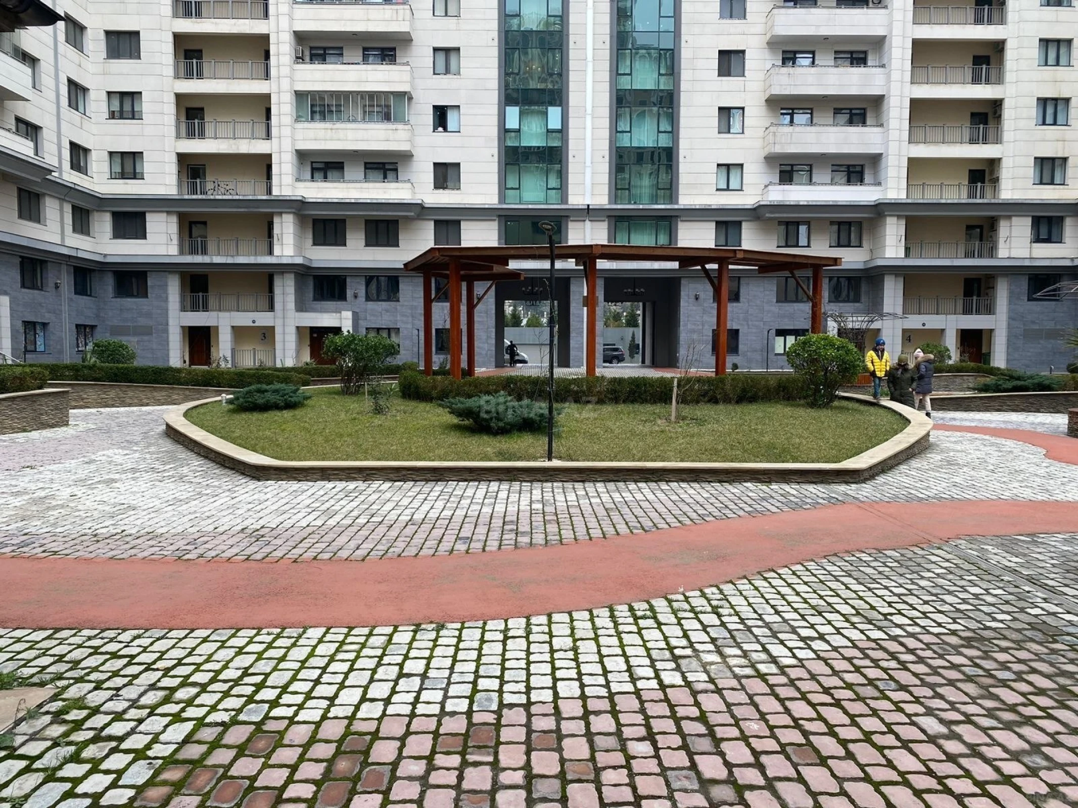 Satılır 3 otaqlı mənzil 155 m²