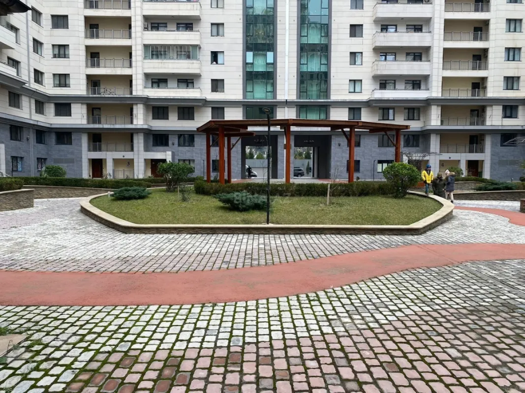 Satılır 3 otaqlı mənzil 155 m²