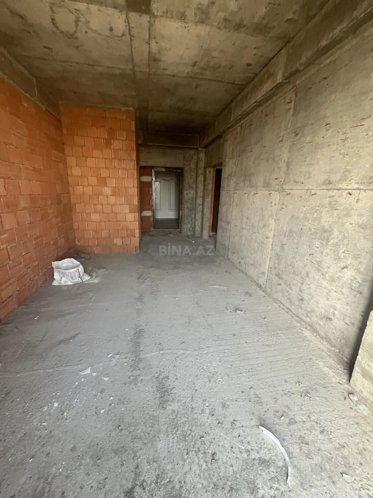 Satılır 2 otaqlı mənzil 101 m²