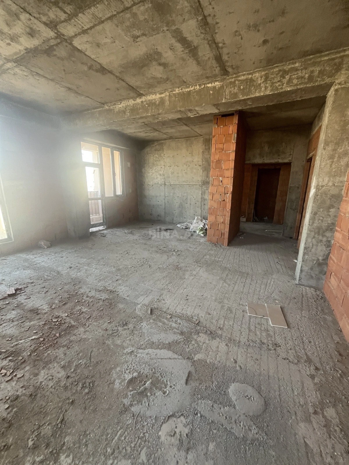 Satılır 2 otaqlı mənzil 101 m²