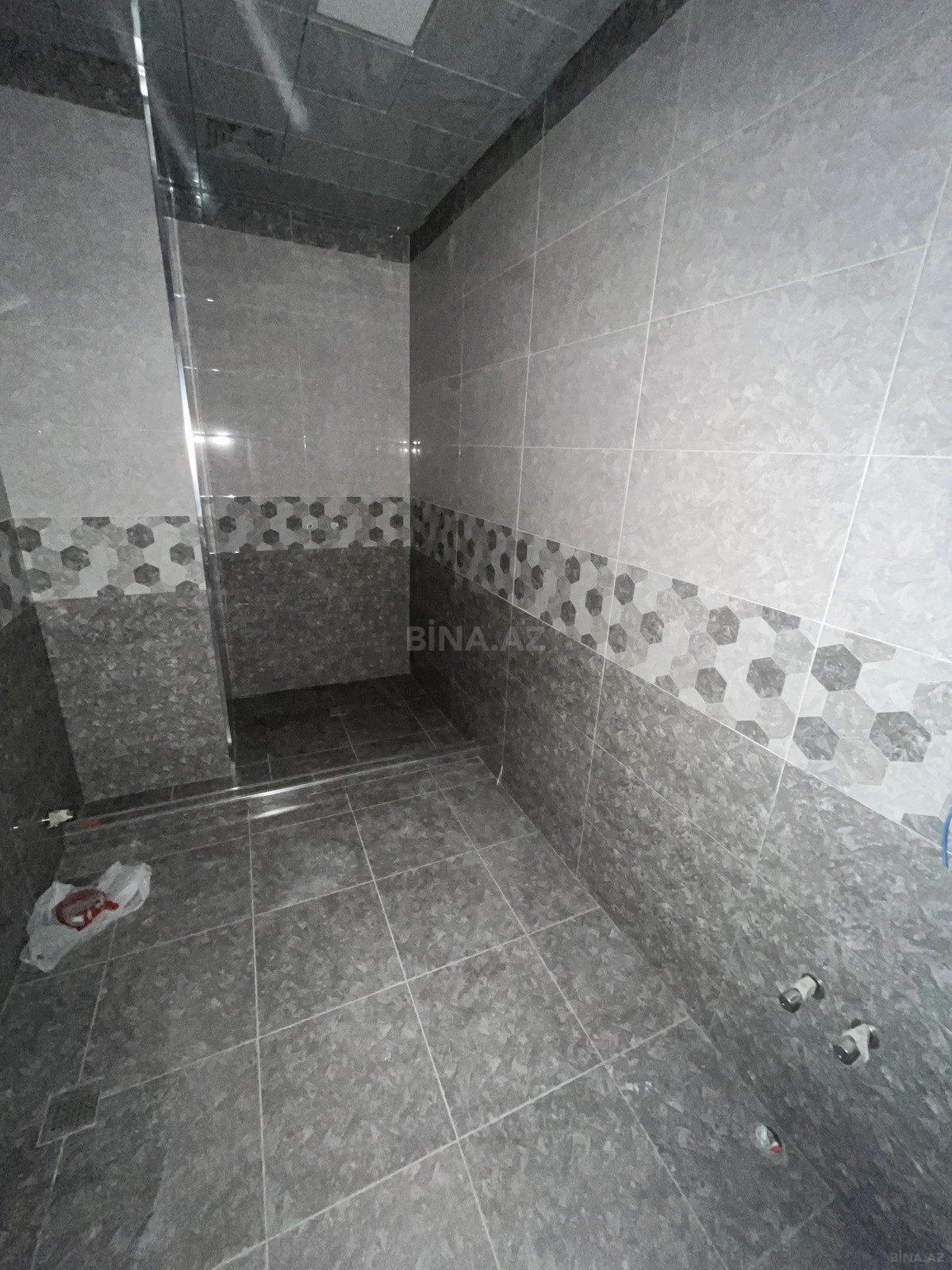 Satılır 2 otaqlı mənzil 101 m²