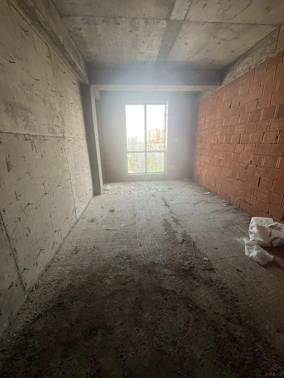 Satılır 2 otaqlı mənzil 101 m²