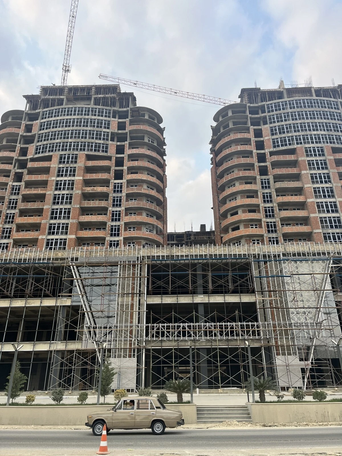 Satılır 2 otaqlı mənzil 101 m²