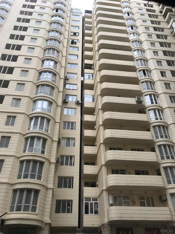 Satılır obyekt 350 m²
