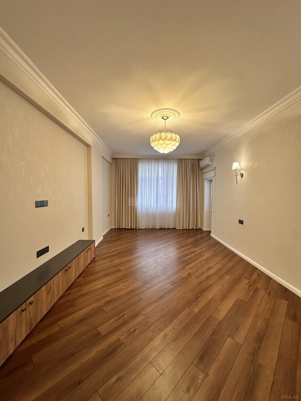 Satılır 3 otaqlı mənzil 110 m²