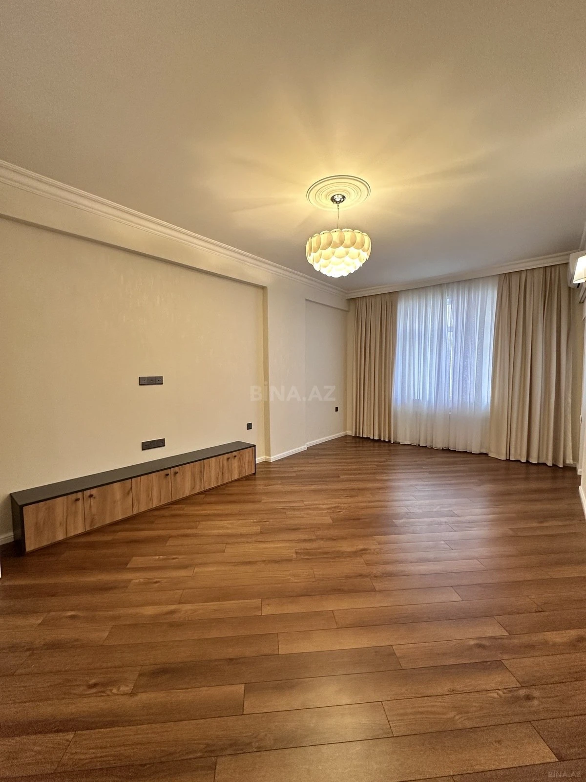 Satılır 3 otaqlı mənzil 110 m²