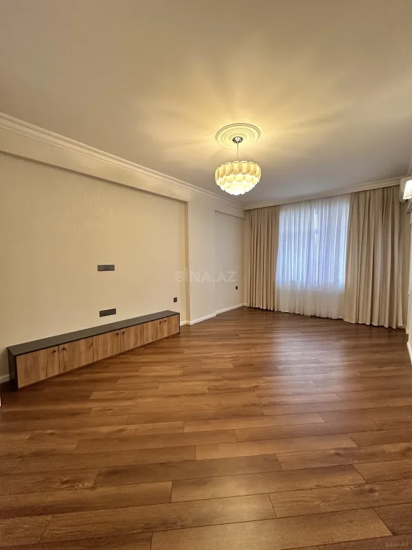 Satılır 3 otaqlı mənzil 110 m²