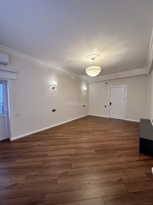 Satılır 3 otaqlı mənzil 110 m²
