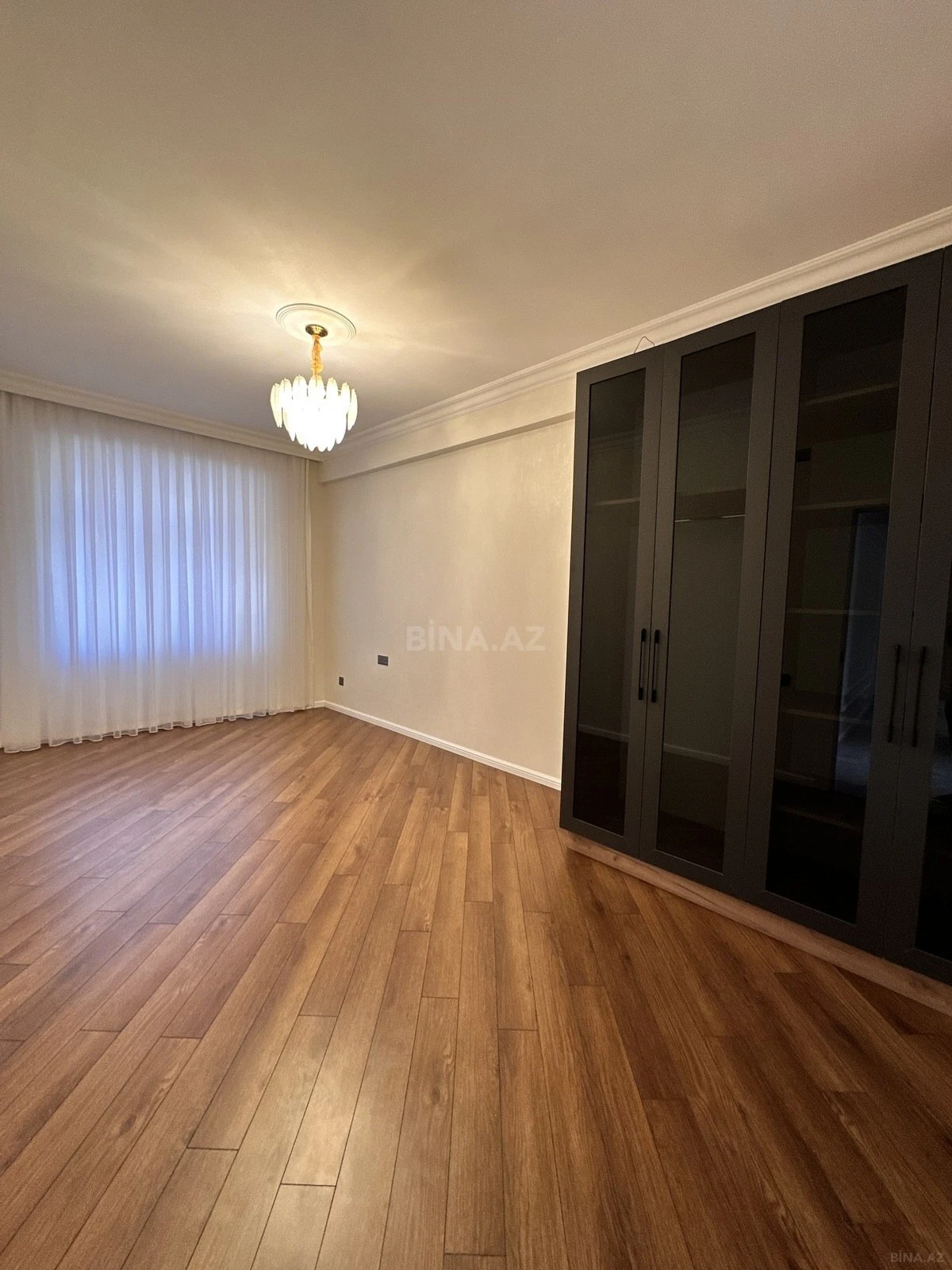 Satılır 3 otaqlı mənzil 110 m²