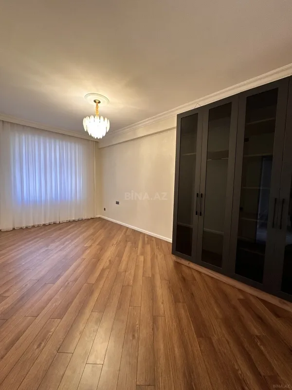 Satılır 3 otaqlı mənzil 110 m²