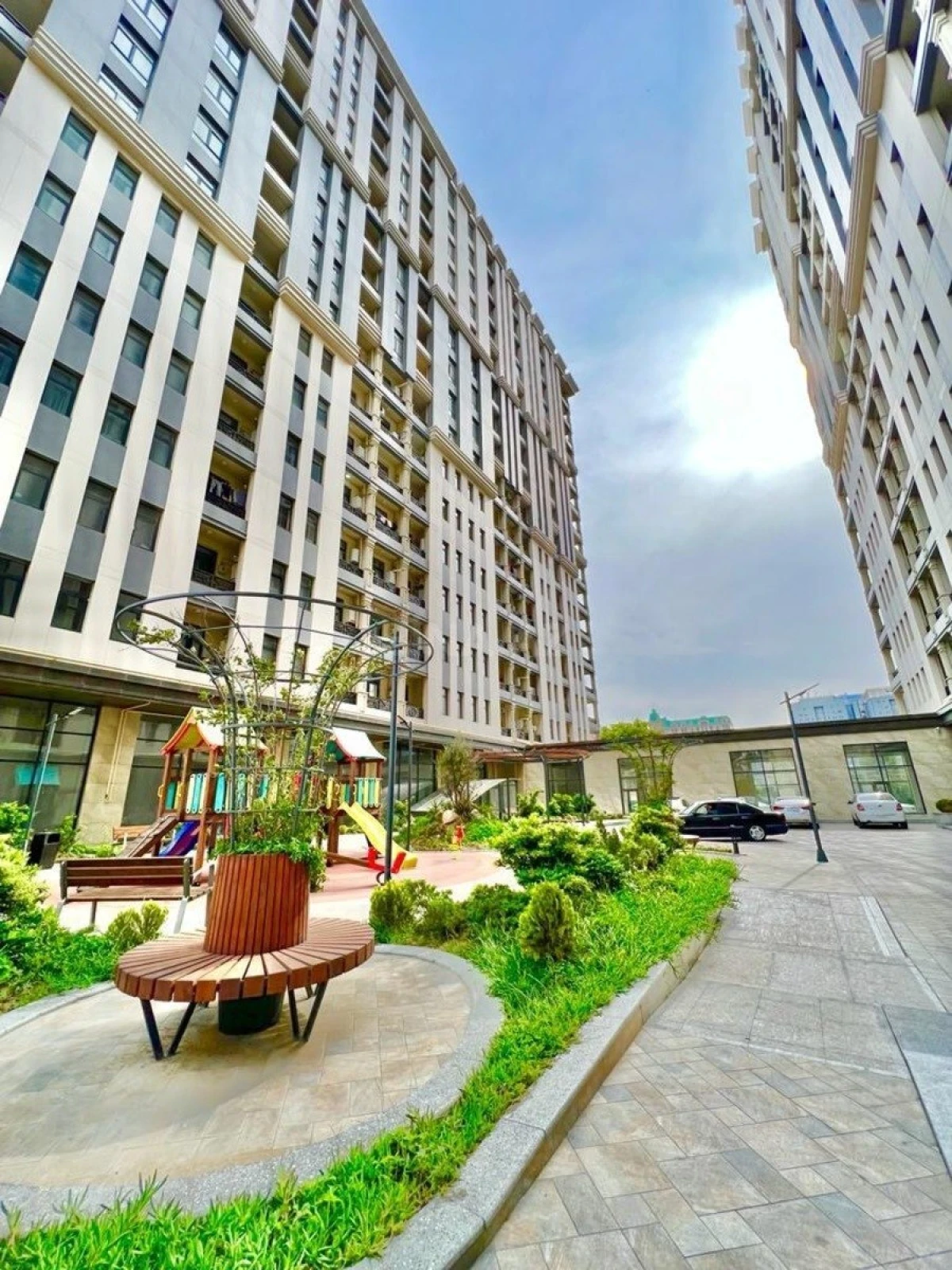 Satılır 3 otaqlı mənzil 114 m²