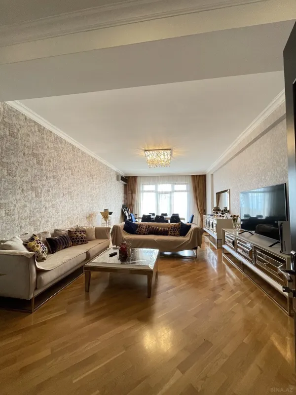 Satılır 4 otaqlı mənzil 170 m²