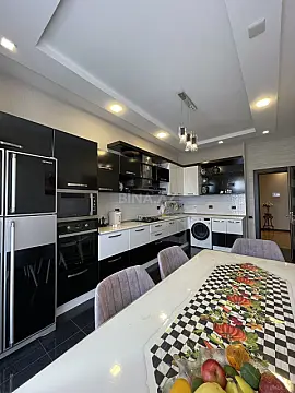 Satılır 4 otaqlı mənzil 170 m²