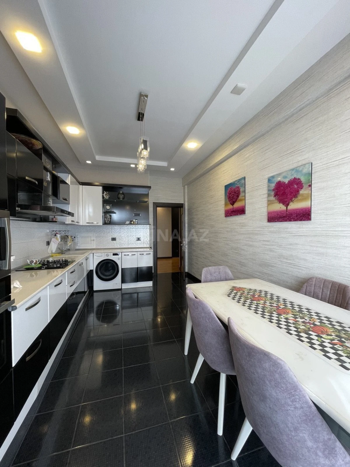 Satılır 4 otaqlı mənzil 170 m²