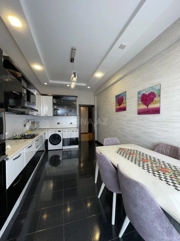 Satılır 4 otaqlı mənzil 170 m²