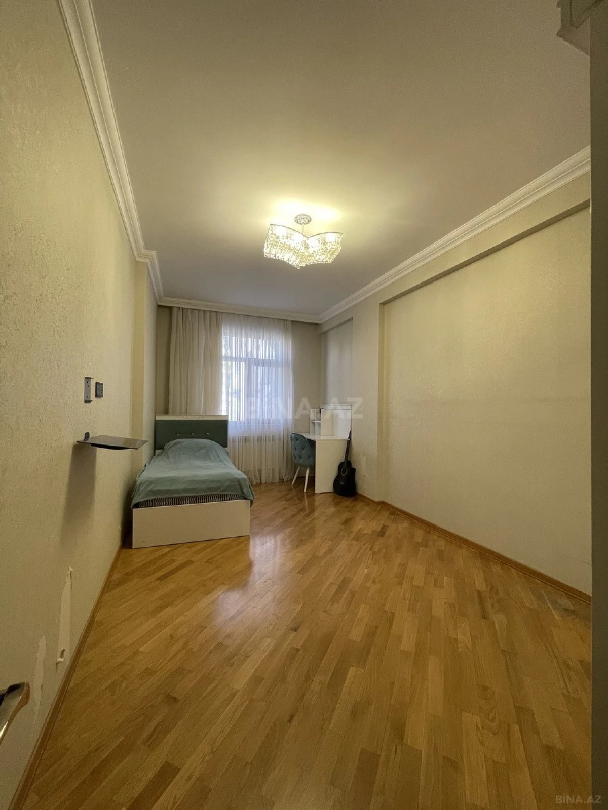 Satılır 4 otaqlı mənzil 170 m²