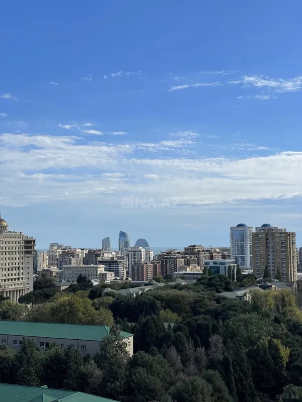 Satılır 4 otaqlı mənzil 170 m²