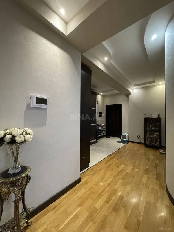 Satılır 4 otaqlı mənzil 170 m²