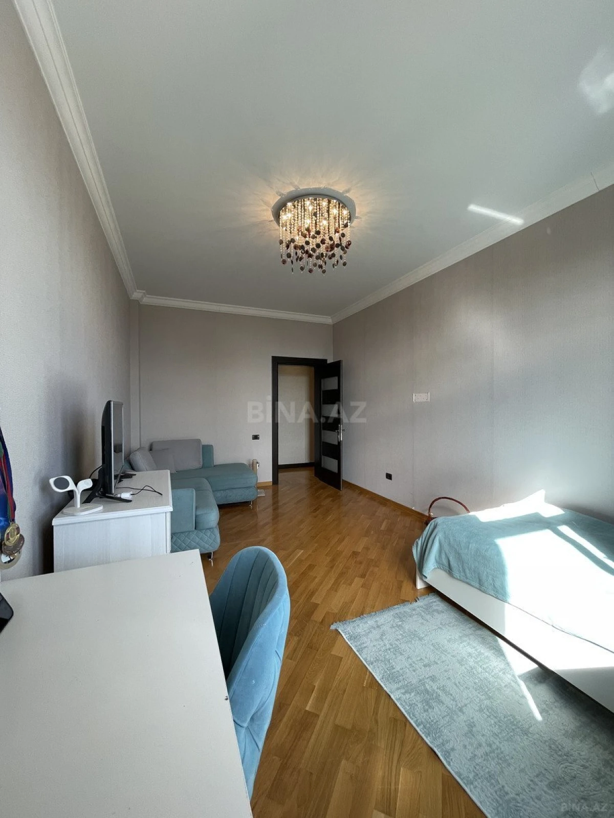 Satılır 4 otaqlı mənzil 170 m²