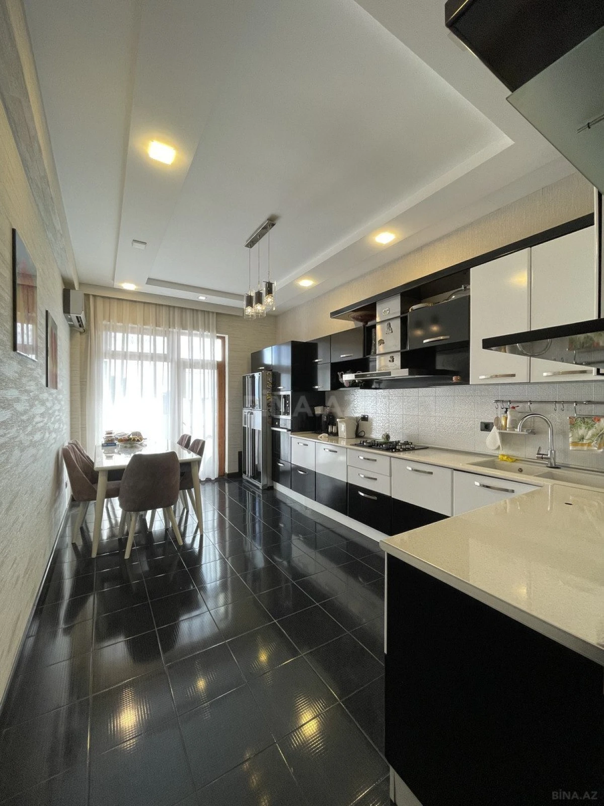 Satılır 4 otaqlı mənzil 170 m²