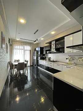 Satılır 4 otaqlı mənzil 170 m²